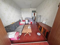 出租东山路两居室，58平，6楼，简单家具，700月，能做饭