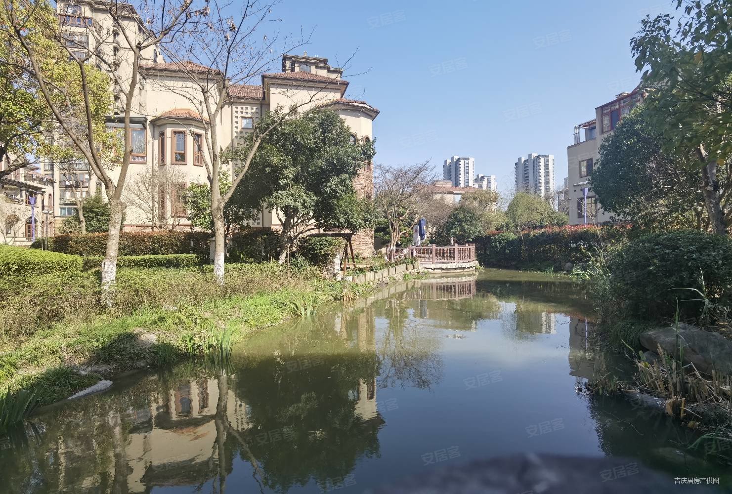 东方湾邸(别墅)5室3厅4卫288㎡南北1380万