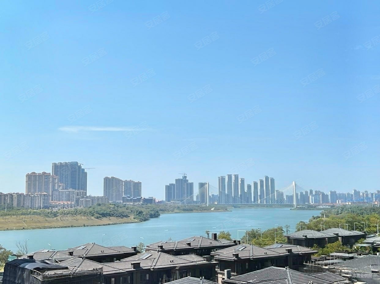 保利冠江墅4室3厅2卫335万17779平方米