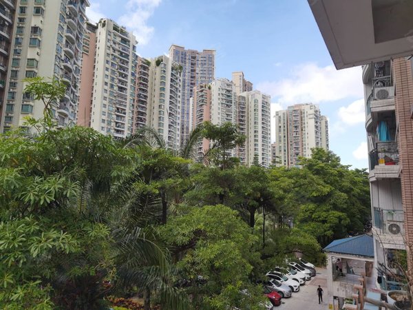 深圳宝安西乡丽景城丽景城大花园社区,12号线地铁口,3房2厅1卫.