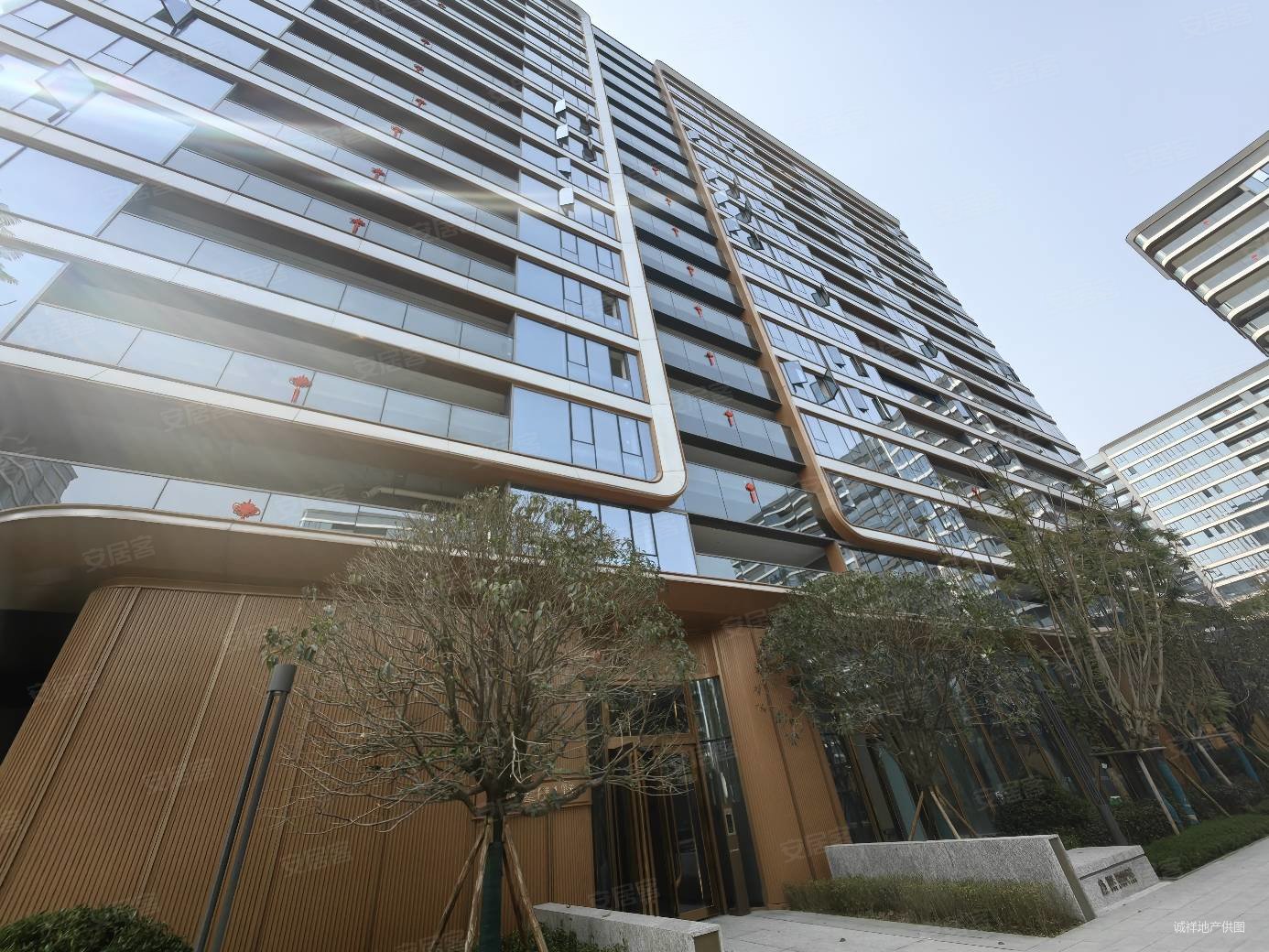 融创壹号院,精装大平层,20米大阳台,3个套房设计,随时看房