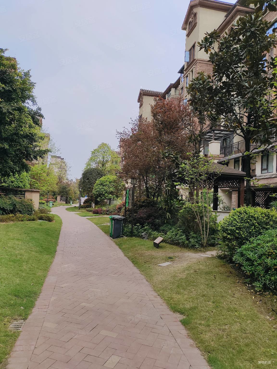 康田栖樾5室2厅3卫264㎡南北220万