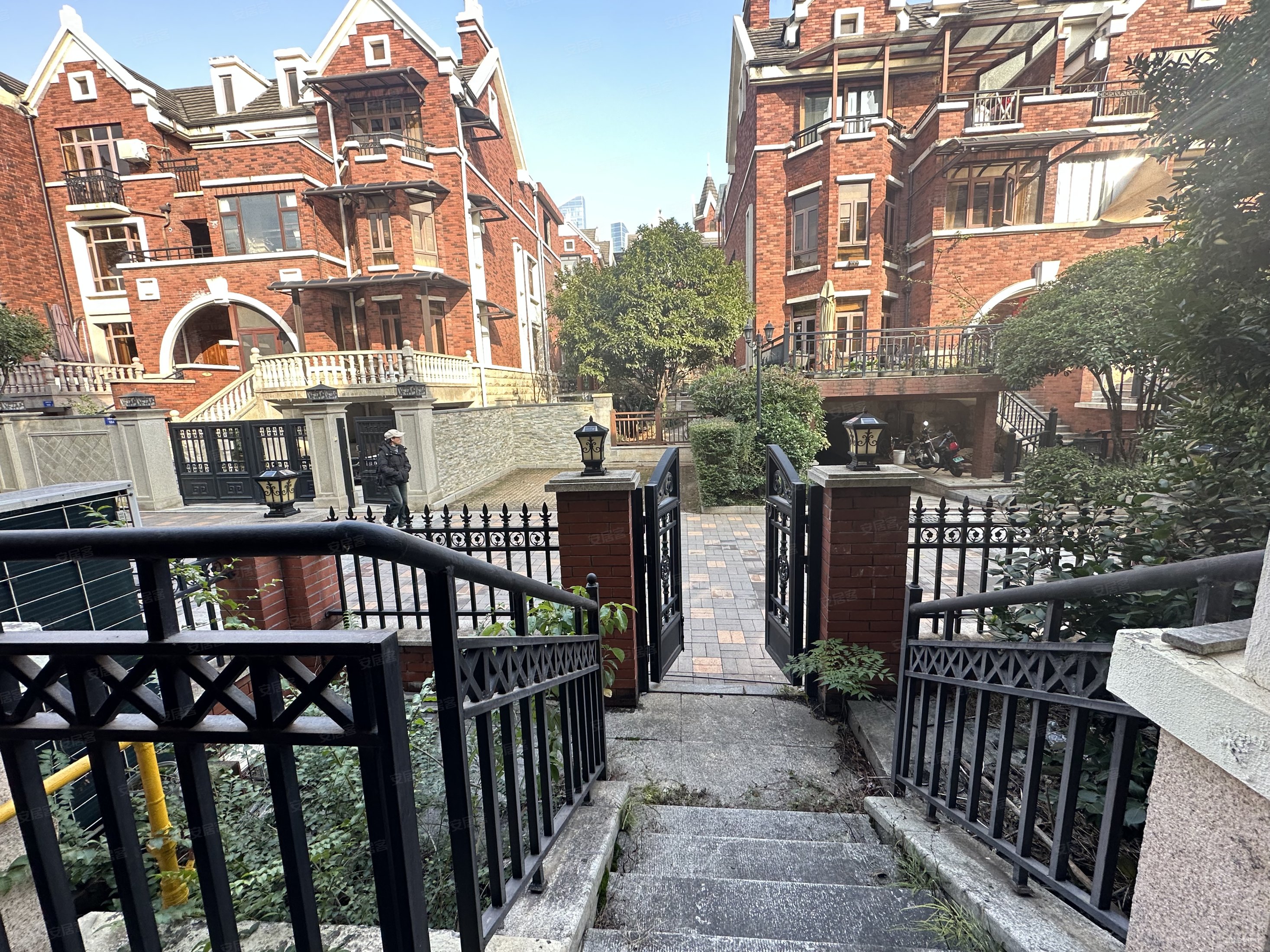 128开拍二拍大概率打8折红墅湾联排边户精装法拍房