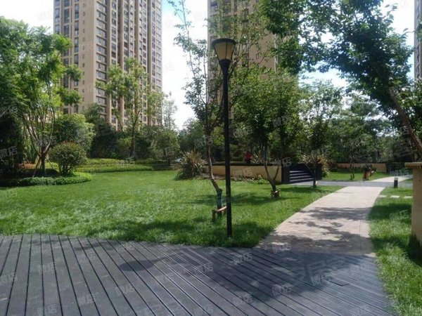 万科魅力之城精装两房 干净清爽 带大阳台 只租1500有钥匙