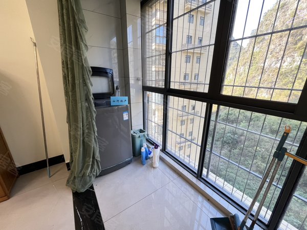 河池宜州宜州城区雍景香江雍景香江小区 三房出租 配套齐全 拎包入住出租房源真实图片