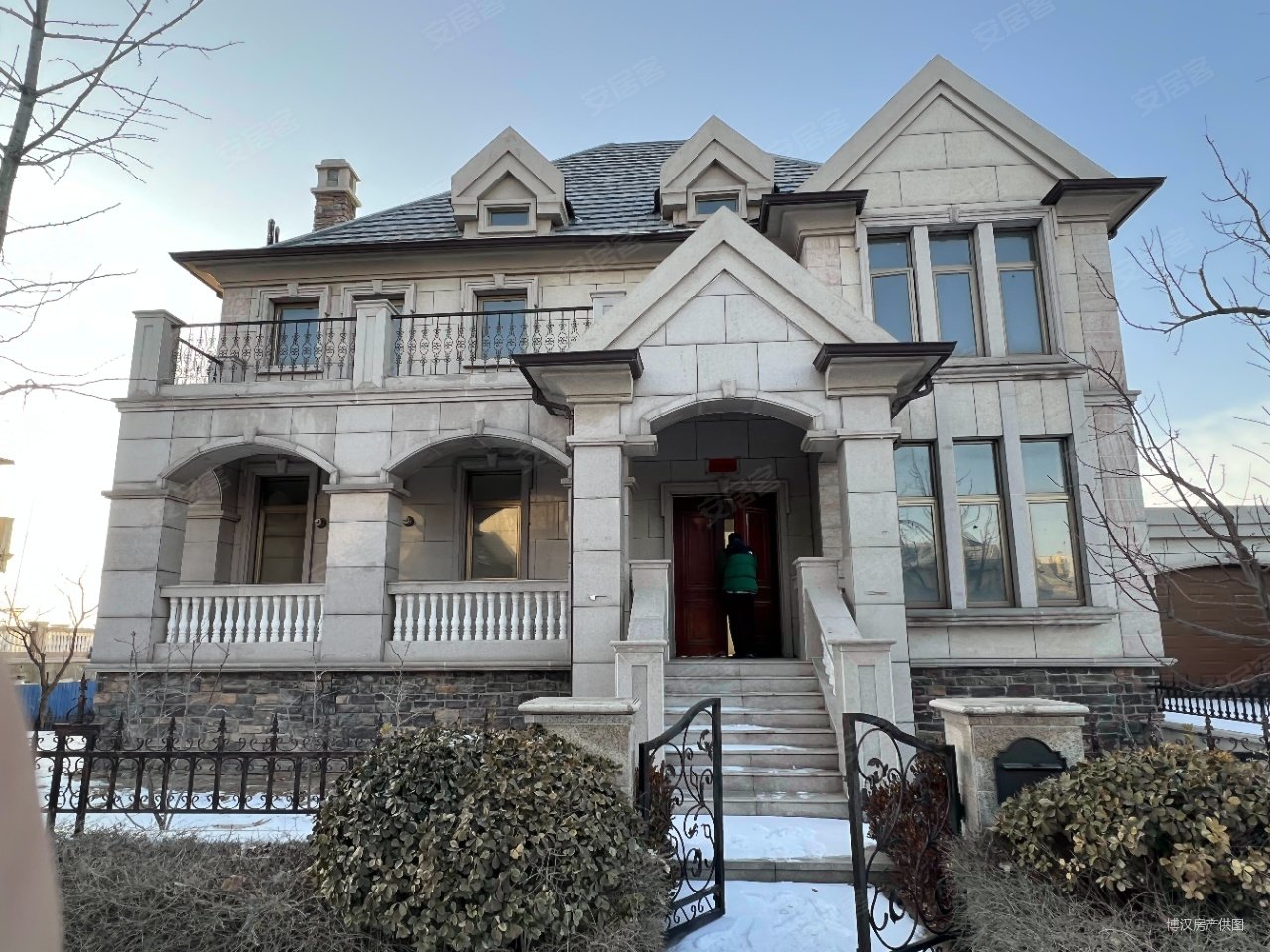 拉斐水岸(别墅)6室3厅6卫600㎡南北850万