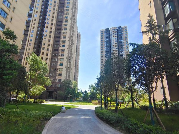 重庆江北寸滩华融现代城寸滩片区,五里坪枢纽站海尔工业园旁,华融精装