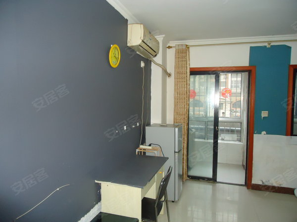 泰安泰山宝龙广场泰安宝龙广场公寓宝龙城市广场,小户型,家具全,干净卫生,民用水电气暖!电梯房出租房源真实图片