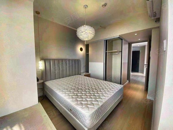 上海浦东陆家嘴万源晶典公寓陆家嘴高区江景!出门浦东大道站414号线!