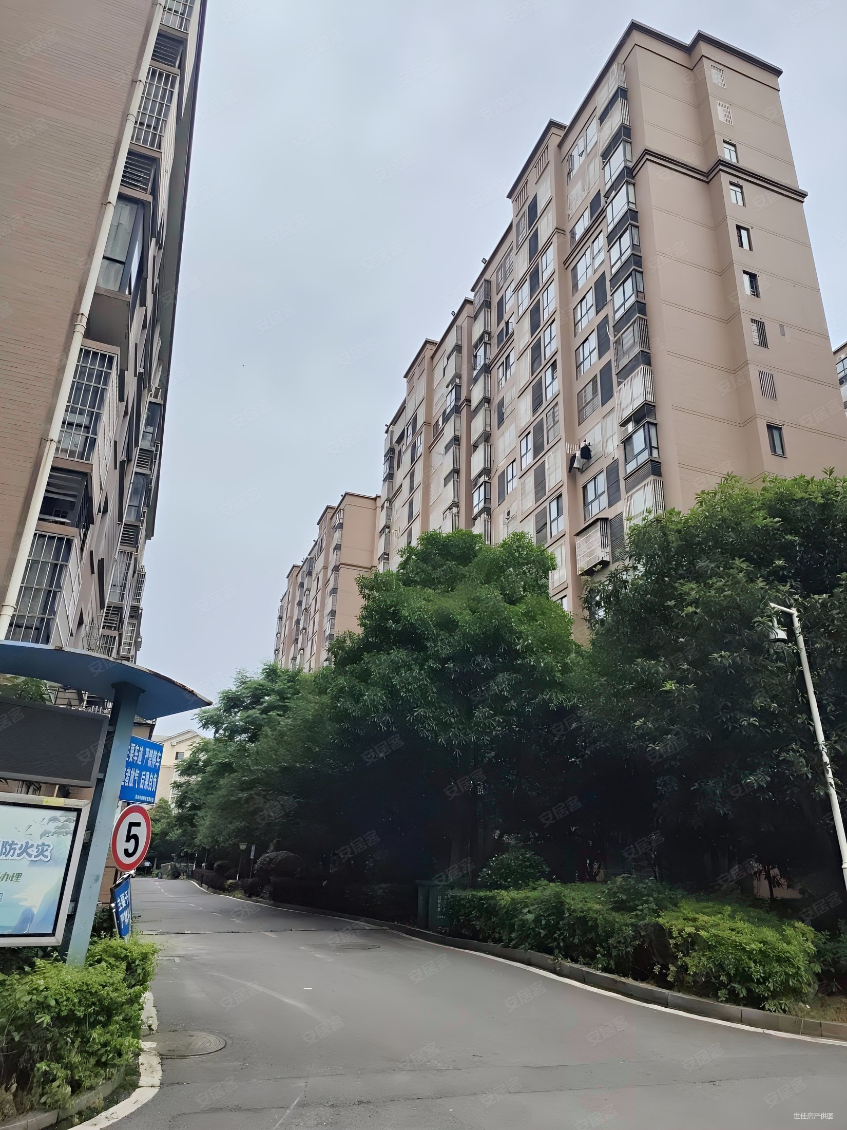 玉龙国际花园3室2厅2卫128㎡南北79.8万