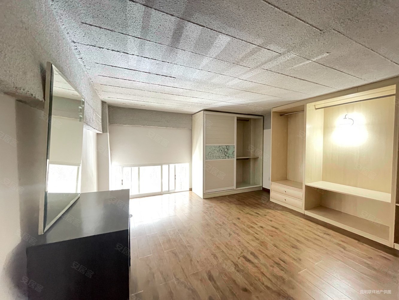 北京路 火 车北站  金州湾 平层复式楼  精装修 临街