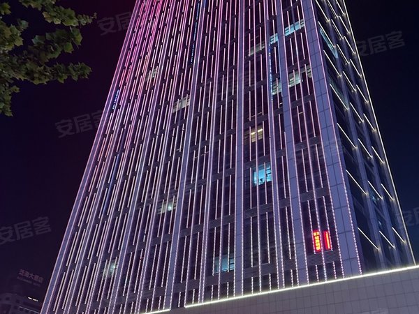 潍坊奎文泰华摩尔公寓泰华正对面 摩尔公寓 可办公 可居住 落地窗 河