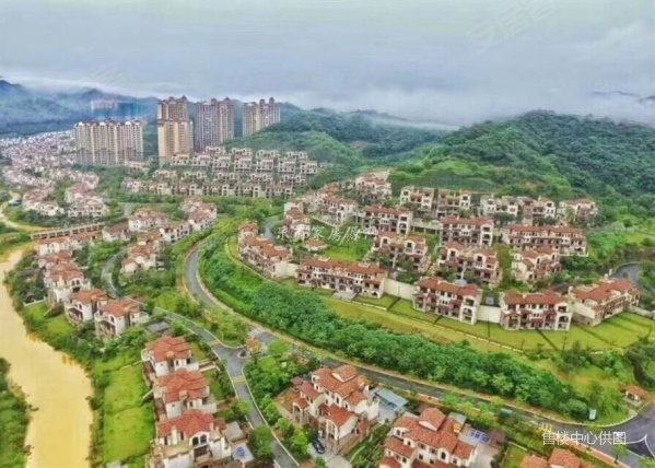 温泉别墅建面95平米使用面积300平 5房3厅4卫