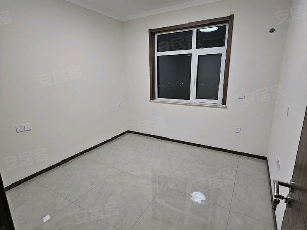 濮阳华龙丹尼斯东湖花畔小区东湖花畔小区 3室2厅2卫出租房源真实图片