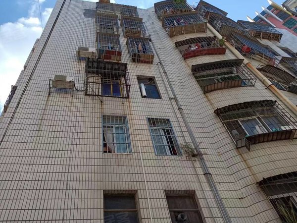 珠海香洲拱北口岸昌盛花园拱北口岸昌盛花园楼梯5楼公寓全新装修,家属