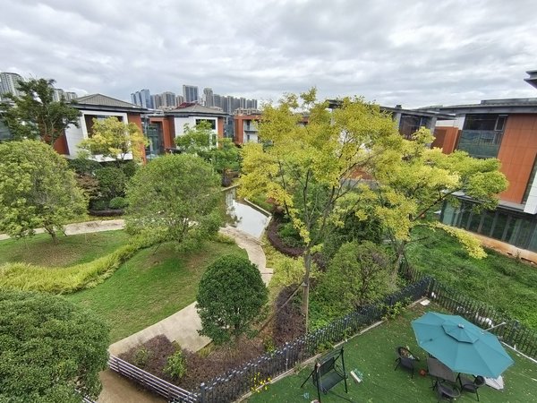 昆明官渡福保片区山海荟滇池边独栋别墅带电梯 带家具家电带地下室带