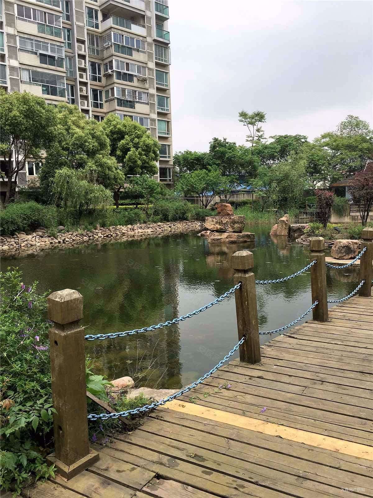 翠岛花城叠翠苑5室1厅2卫201.83㎡南北580万