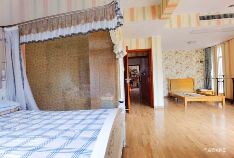 银湖水榭别墅南北通透近地铁联排别墅