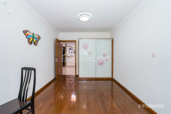 12年次新小区,带产权车位,急降80万,房东买好斐