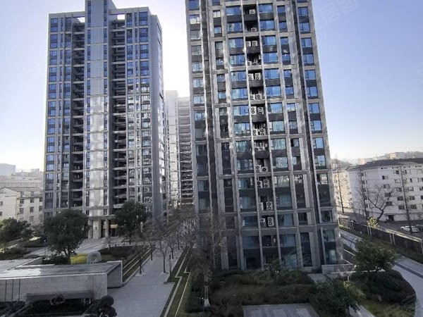 金华东阳横店横店南江府南江府中心位置大3房边套！现代简约风！家具家电齐全！拎包入住出租房源真实图片