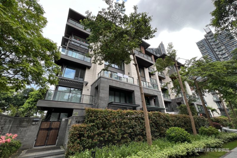 香山美墅下叠别墅,900万全新豪华装修!