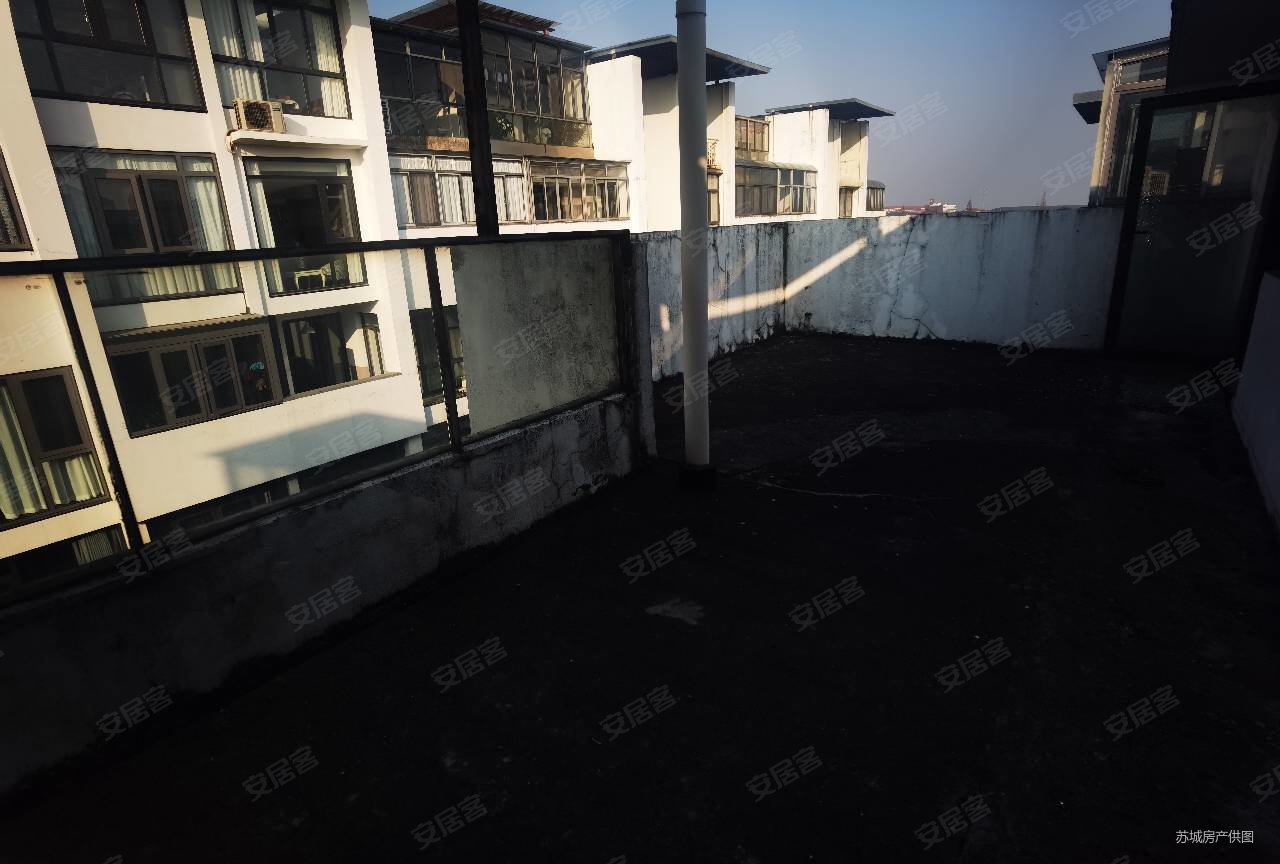 依云水岸联排别墅使用面积近400平南入户北花园有钥匙