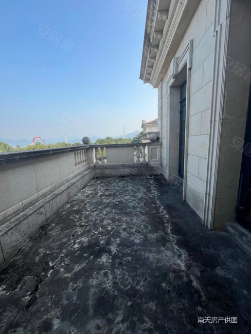 东钱湖卡纳湖谷大独栋别墅花园1000多平地面两层地下两层