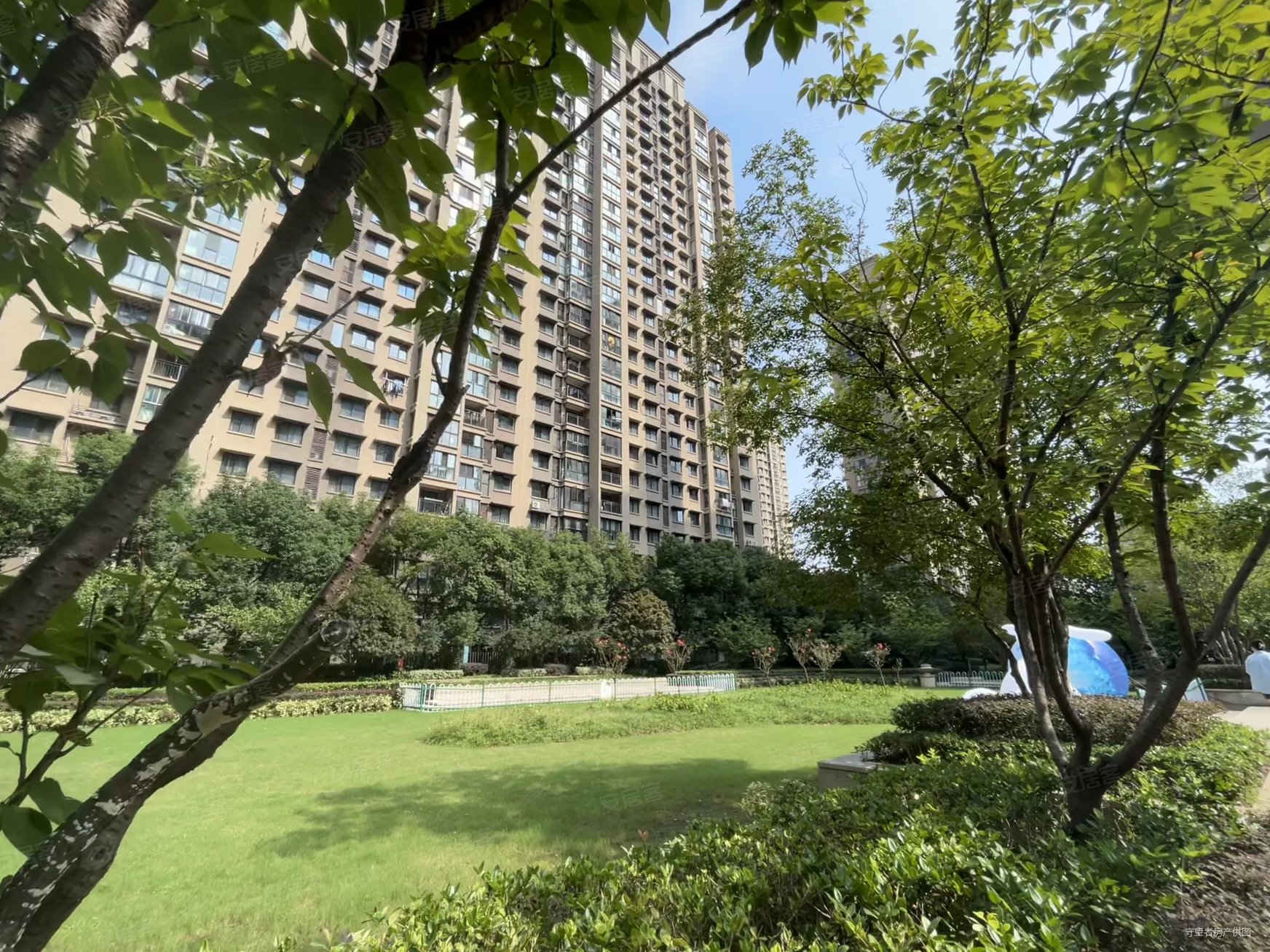 新城香悦澜山4室2厅2卫123.11㎡南北330万