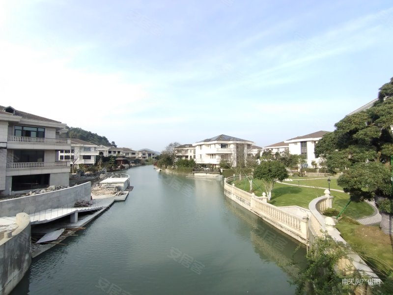 宁波房产网>宁波二手房>鄞州二手房>东钱湖二手房>钱湖比华利(别墅)>