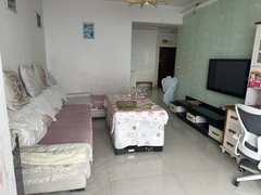 泸州江阳龙透关酒城大道上梓小附近2房带指纹锁
便宜出租出租房源真实图片