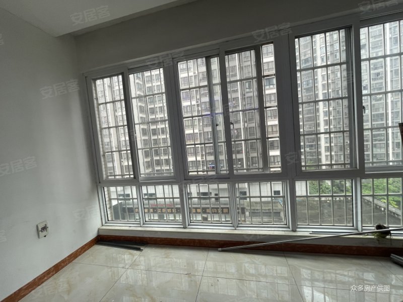 柳高南旁柳工颐华城电梯精装三房两卫 户型方正 看房方便