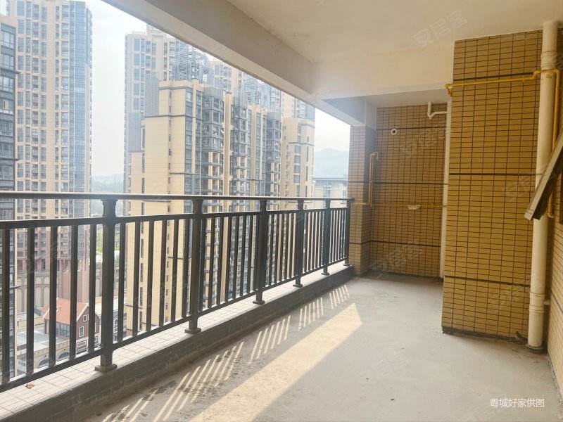 惠阳新圩水岸花山花山小区毛坯高层双阳台大四房