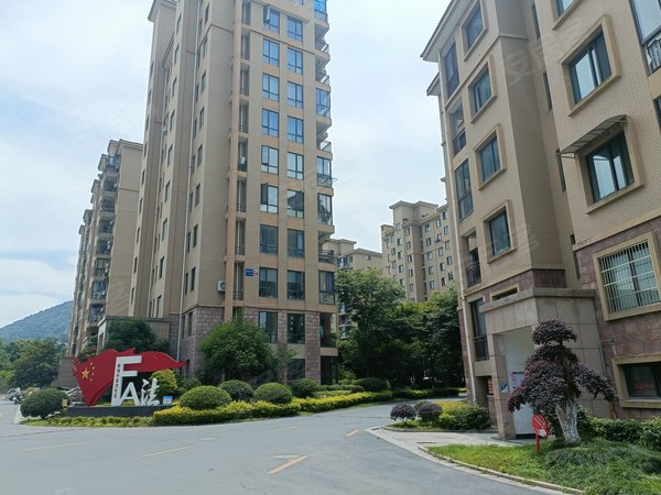 杭州富阳银湖银湖花苑(公寓住宅)地铁口,4室2厅2卫 精装修 152平出租