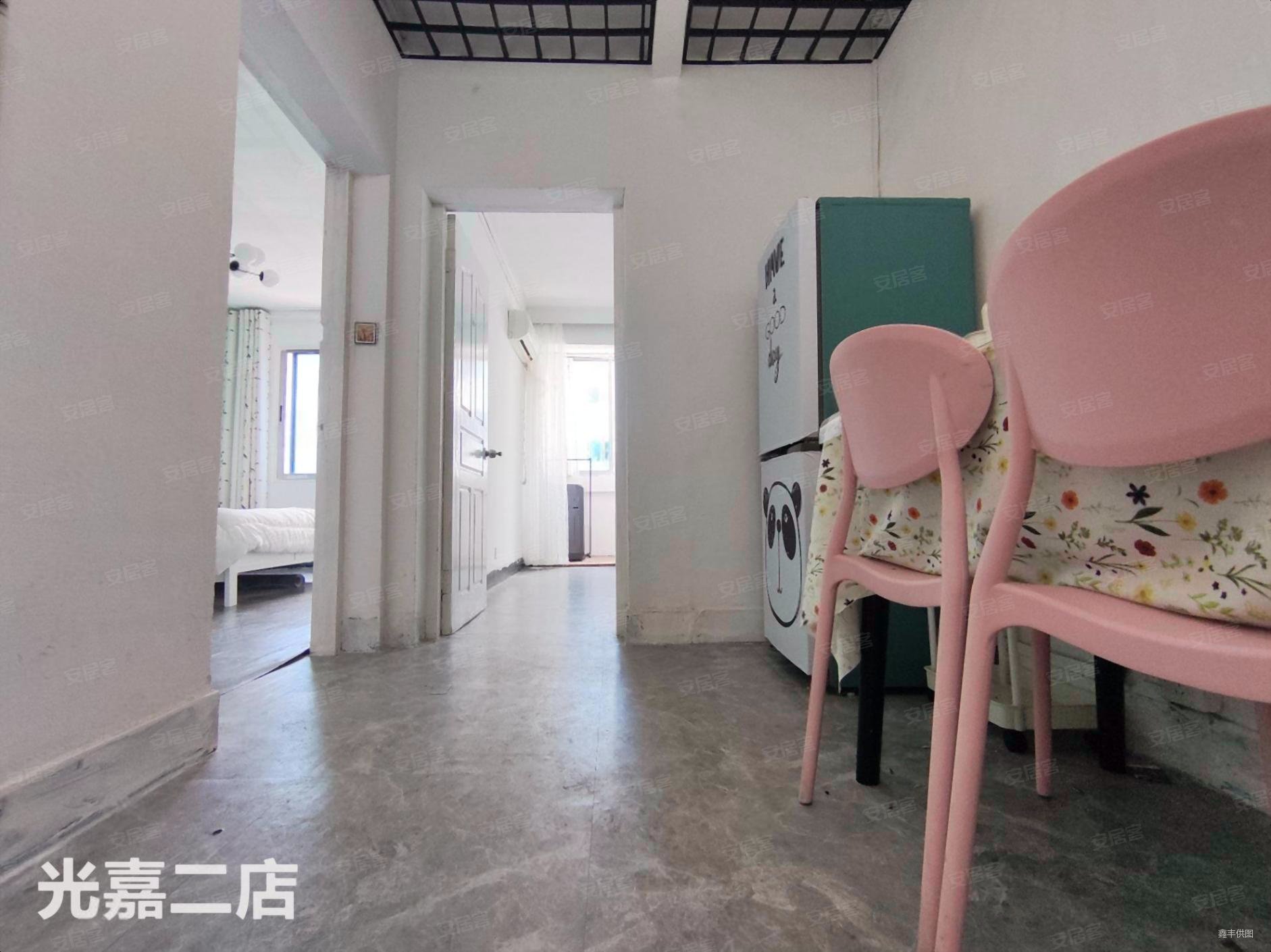 新枫公馆 南北通透 中间楼层采光好 出行方便 集中供暖