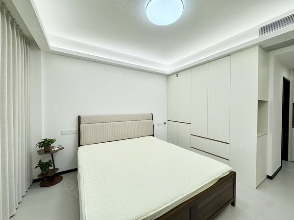 金华东阳横店南江名郡南江名郡！南江悦隔壁！装修炒鸡好！中央空调！带车位！豪华装修出租房源真实图片