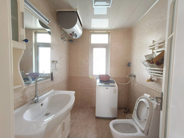 包头昆都仑包头乐园京奥港花园出租京奥港精装三室，130 平月租金 1900出租房源真实图片