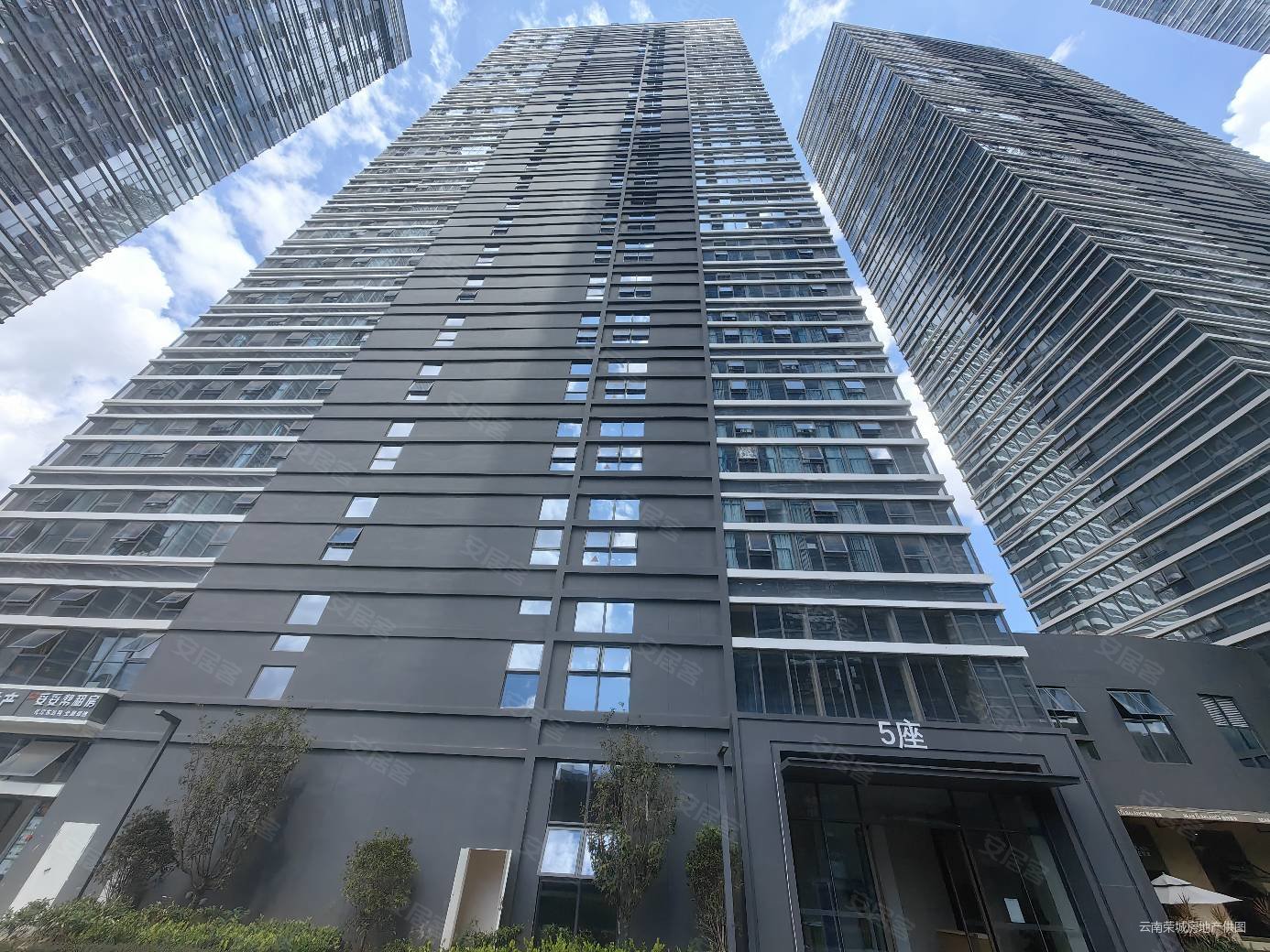 纯毛坯公寓海伦国际布拉格出门就是电梯口五部电梯出行快人一步