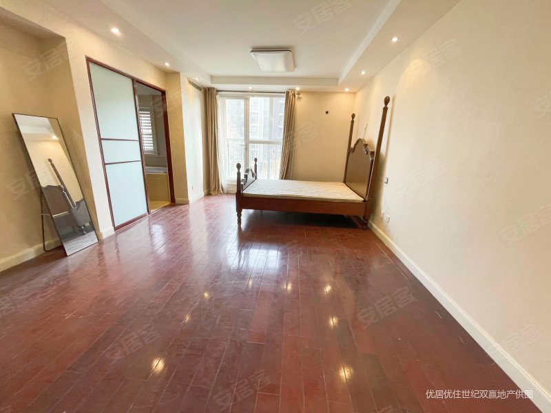 月亮河城堡公寓