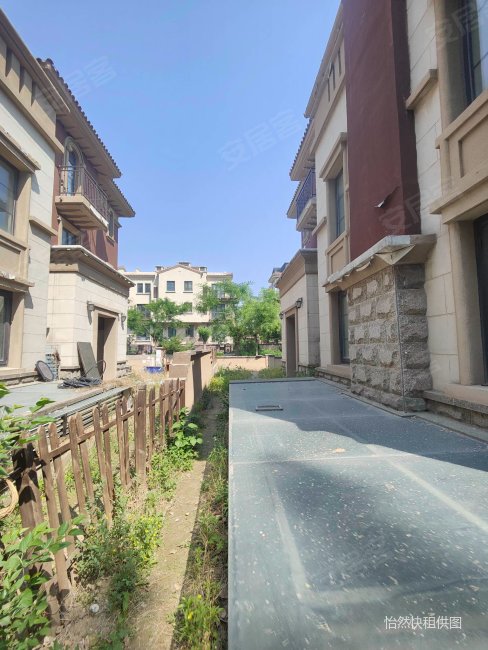 大厂潮白河孔雀城联排别墅边户大  地上三层地下一层 紧邻北京