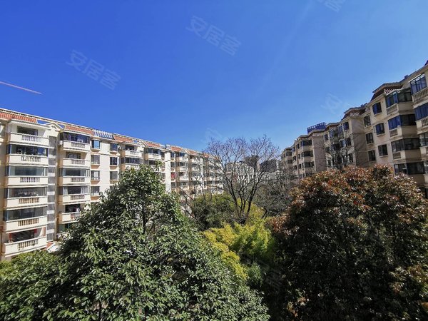 昆明盘龙江东花园江东花城北京路霖雨桥地铁口甘美医院附近 江东花城