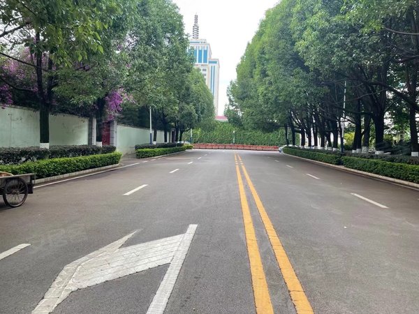 昆明五华小西门人民西路20号小区小西门云大医院旁潘家湾地铁站 精装