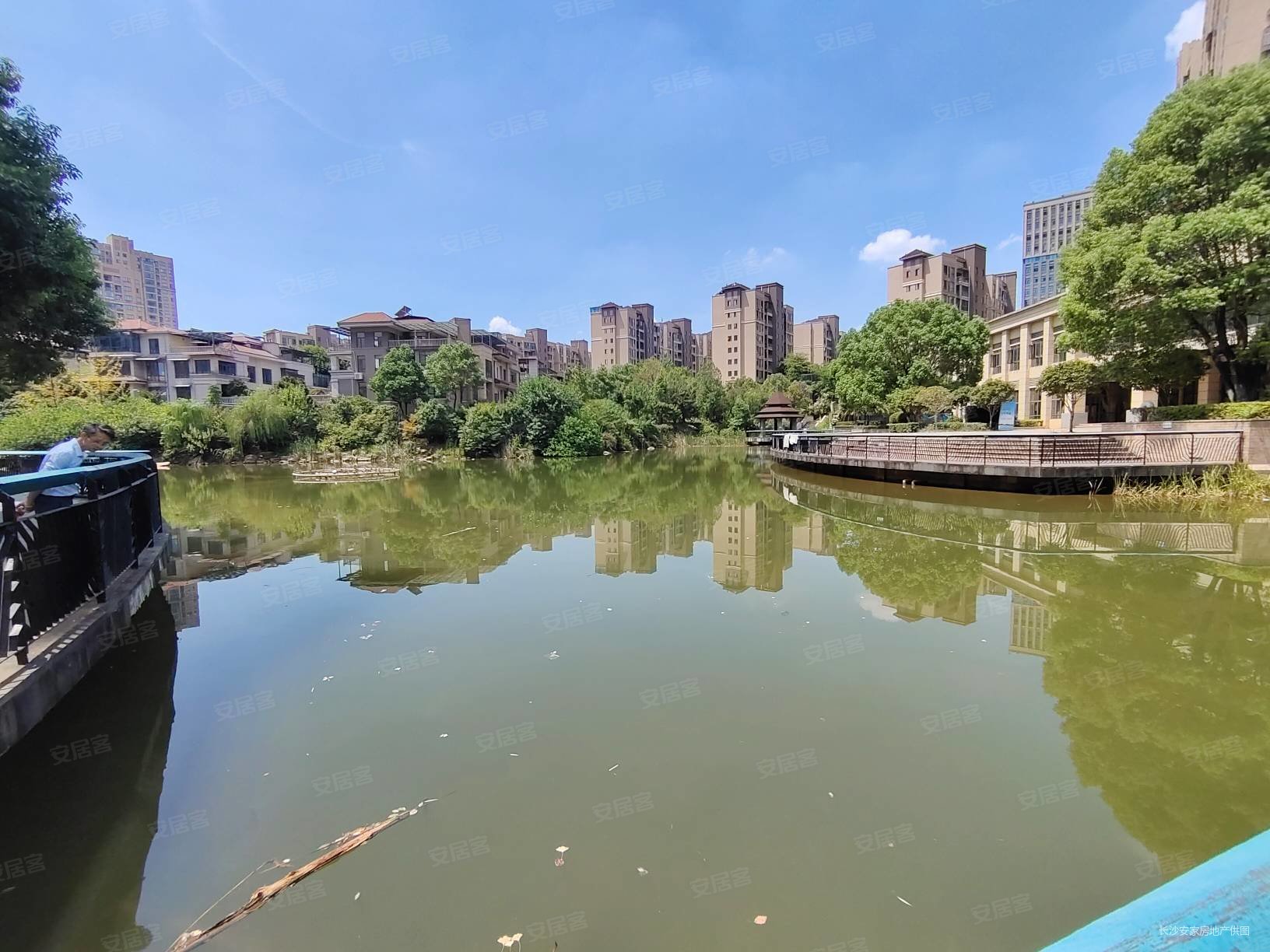 深业睿城4室2厅3卫209.56㎡南北220万