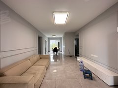 海口秀英秀英大道北大华府C区 精装三房 南北通透 万达 北，大付中正对面出租房源真实图片