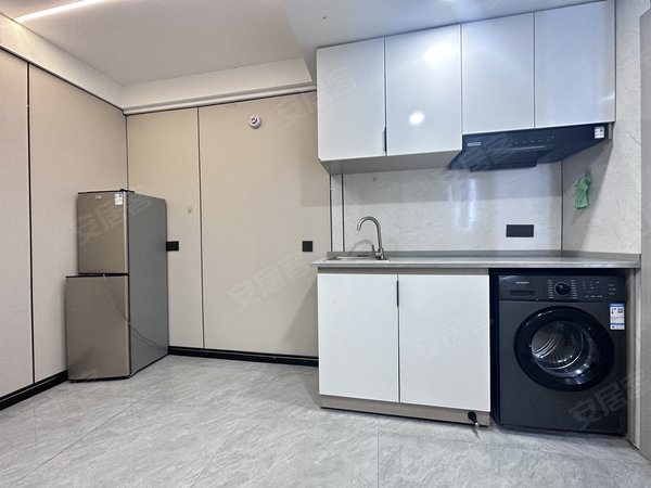 金华浦江县浦江城东一点红大道177号楼现场房東（无中介）压一付一，253附近精装一室一厅，无物业。出租房源真实图片