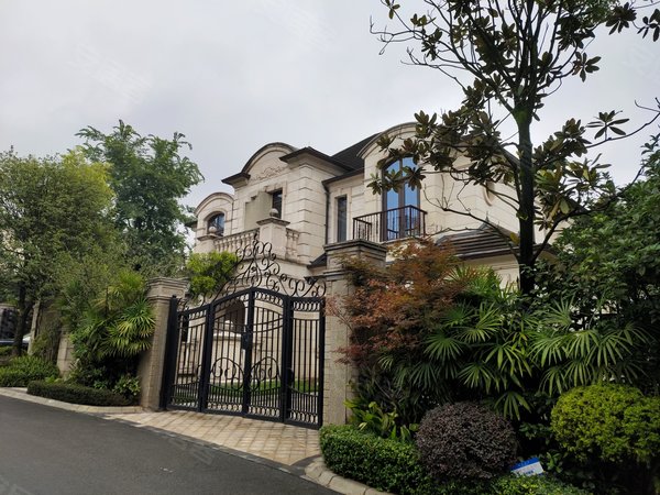 重庆渝北汽博中心融创尊爵堡(二期)汽博尊爵堡豪装别墅 新装从未入住