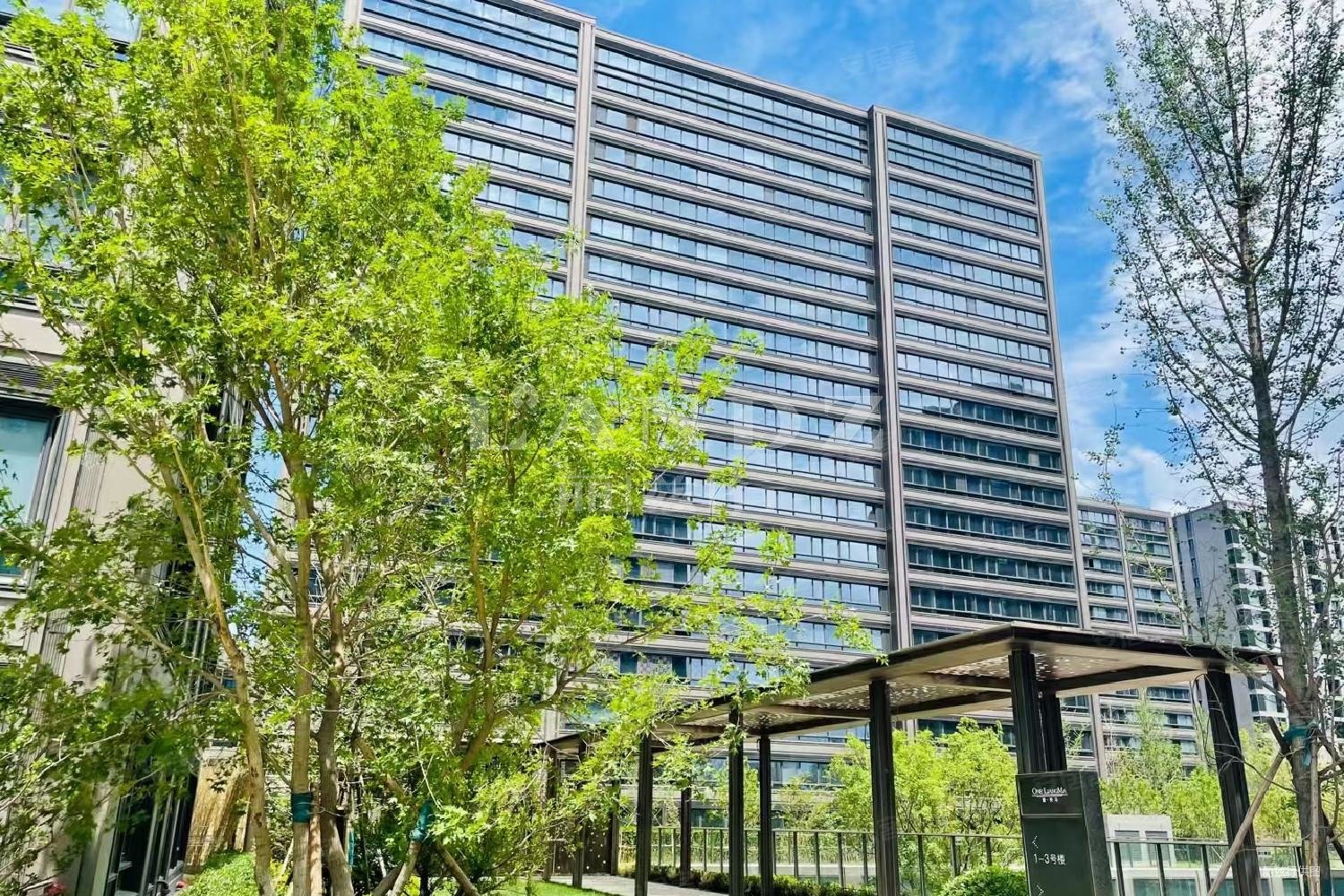 壹亮马4室2厅3卫189㎡南2200万