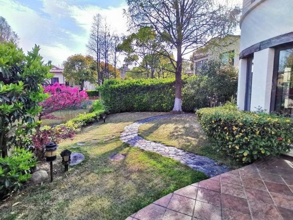 进贤泉发花园泉发花园二层独栋别墅  采光好 正南正北  有钥匙看房