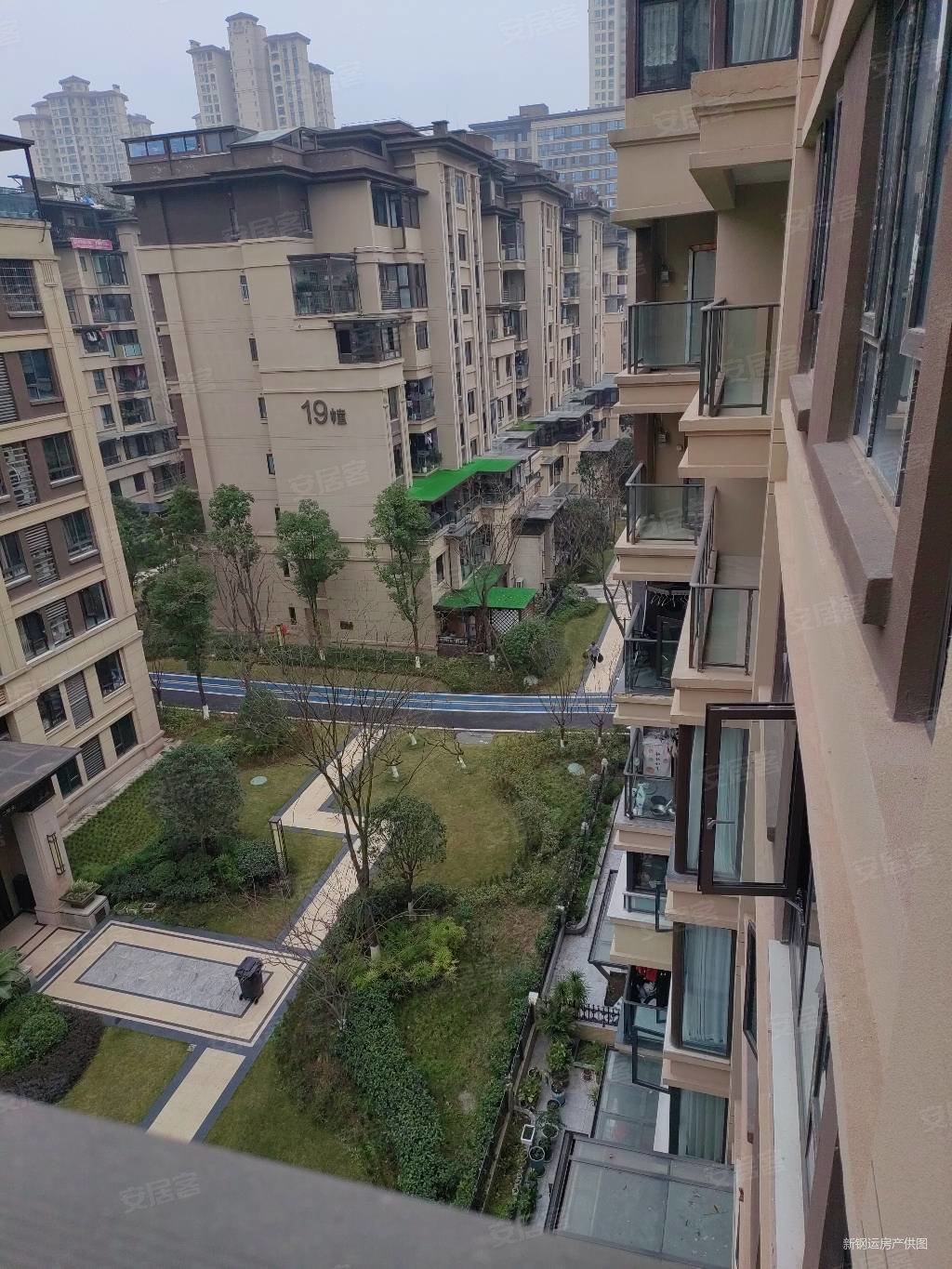 俊豪圣玺府3室2厅2卫114.07㎡南北77万