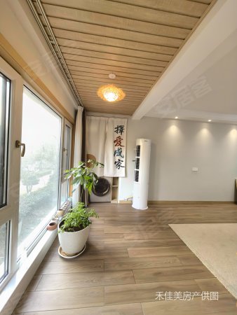 绿地工润和平壹号(四期) 电梯房 正规商品房 朝南 次新小区