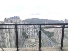 珠海香洲拱北摩尔广场，岭秀城公寓楼电梯精装2房双阳台，看房都方便。出租房源真实图片